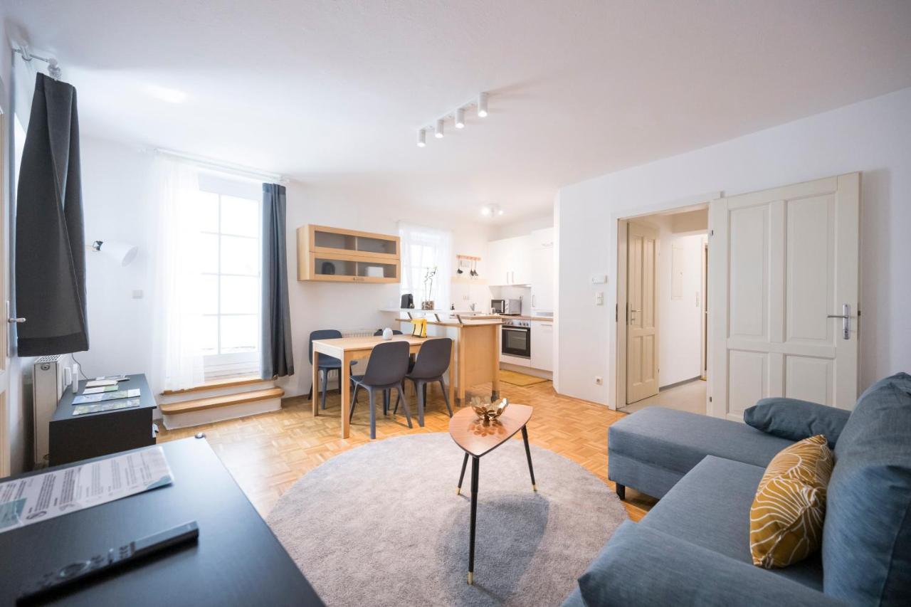 Zum Grazer Uhrturm Apartment Exterior photo