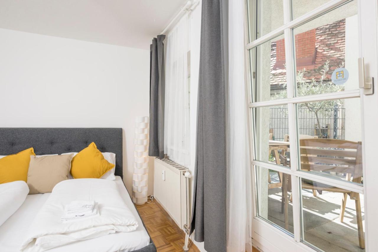 Zum Grazer Uhrturm Apartment Exterior photo