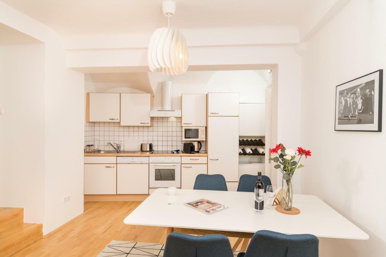 Zum Grazer Uhrturm Apartment Exterior photo