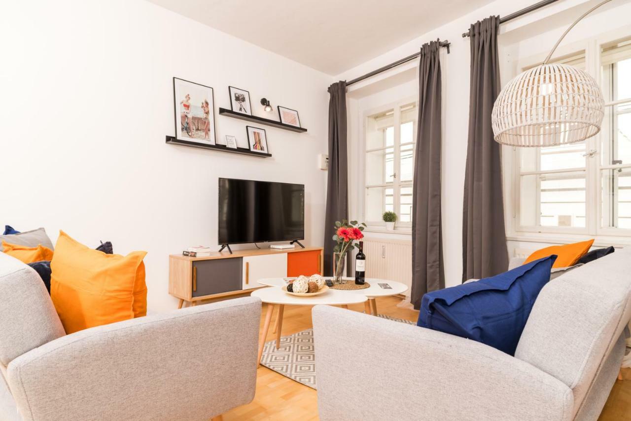 Zum Grazer Uhrturm Apartment Exterior photo